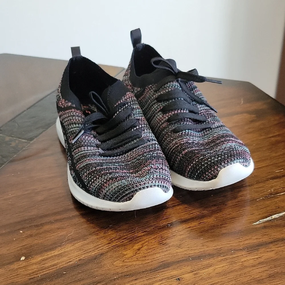 Sketchers Patterned Sneakers - Picture 4 of 7